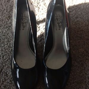 Black sleek dress shoes with 1 inch heel